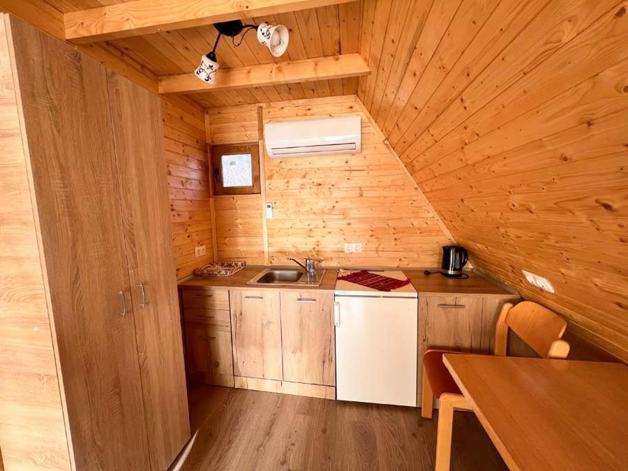 Casute In Copac & Case A Frame Порумбаку-де-Сус Экстерьер фото
